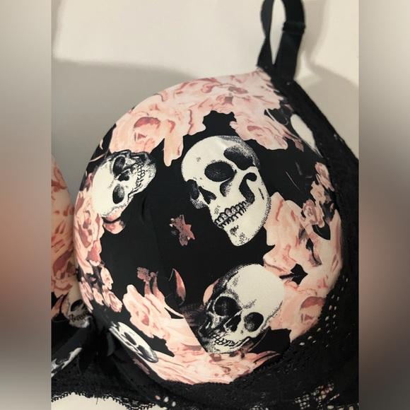 Torrid Bra 38DDD Skulls Black Padded Underwire Adjustable Straps - Picture 2 of 6